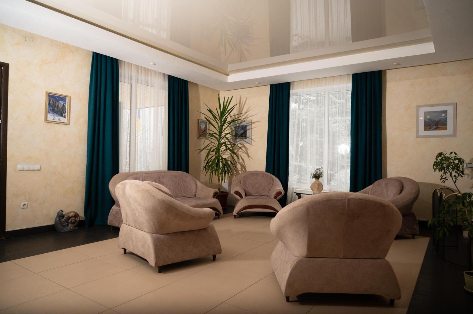 Kamyanka Hotel Mizhhirya  Ngoại thất bức ảnh